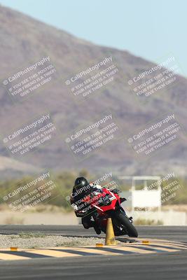 media/Oct-30-2025-Racers Edge (Thu) [[dabbdaf680]]/3-B Group/Session 2 (Turn 14)/